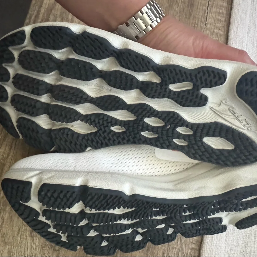 Altra Cream and Coral Athletic Shoes - Picture 4 of 5